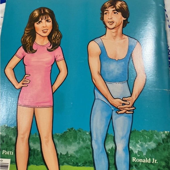 Ronald and Nancy Reagan presidential Cut outs
1981
Vintage - Picture 6 of 6